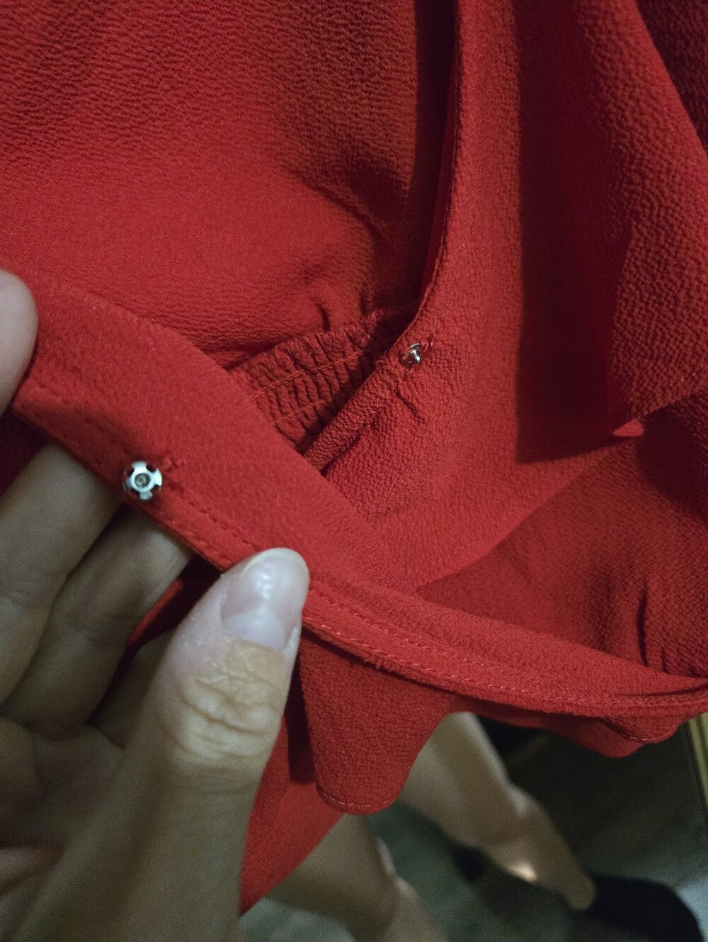 Guess Red Ruffle V-Neck Crop Top Size Small - Picture 6 of 12